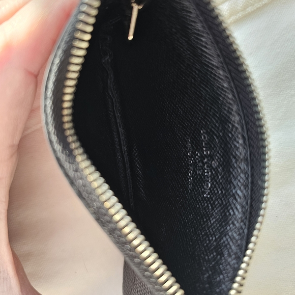Louis Vuitton Key Pouch - Picture 6 of 7